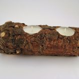 tronco-pinheiro-2-velas-brancas-foto-1